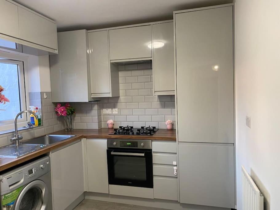 Brighton New Apartment Free Parking Sleeps 6 Экстерьер фото
