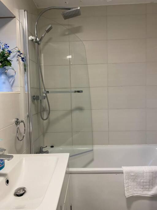 Brighton New Apartment Free Parking Sleeps 6 Экстерьер фото